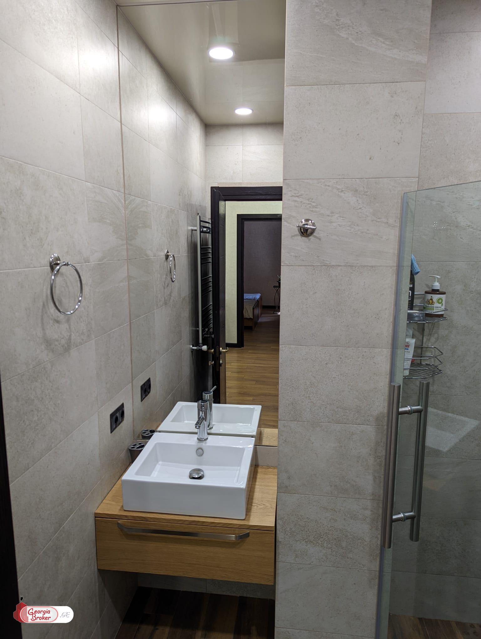 იყიდება ახალი გარემონტებული 3 ოთახიანი ბინა