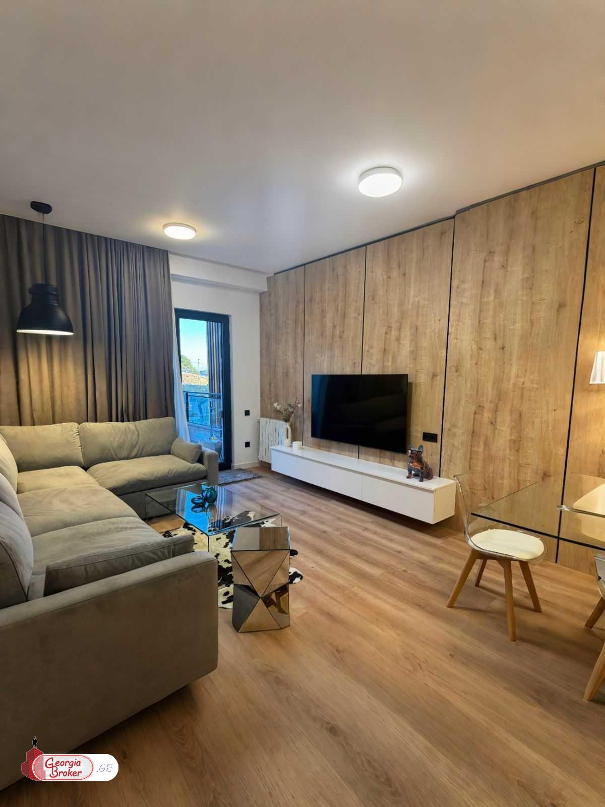 продается квартира с новым ремонтом 3-комнаты