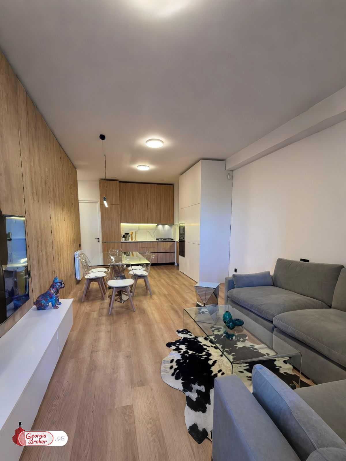 продается квартира с новым ремонтом 3-комнаты