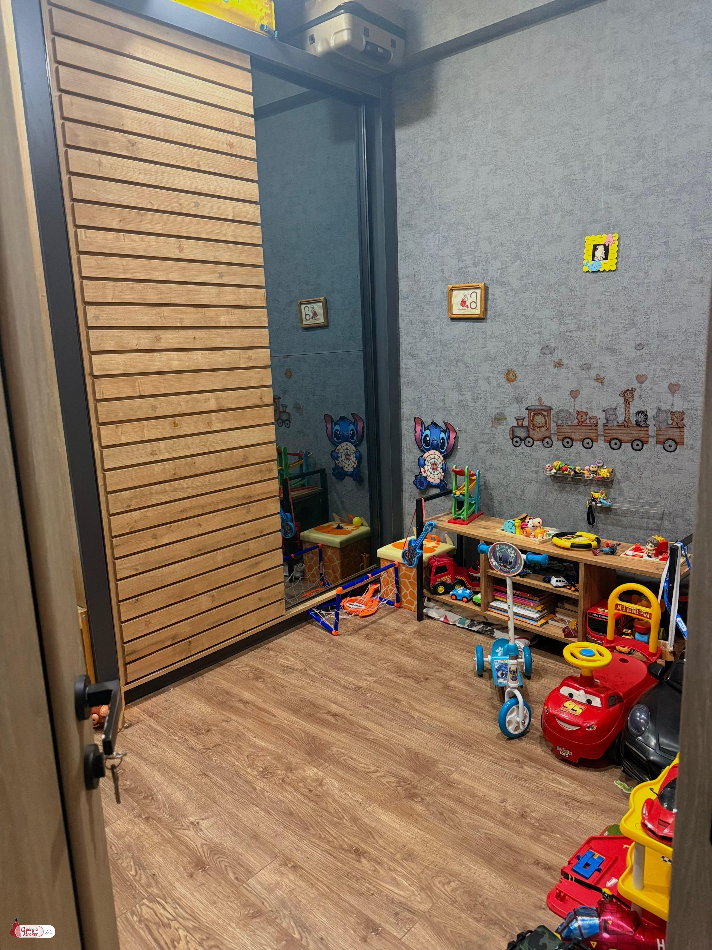 продается квартира с новым ремонтом 3-комнаты