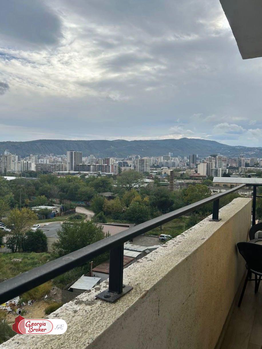 продается квартира с новым ремонтом 3-комнаты