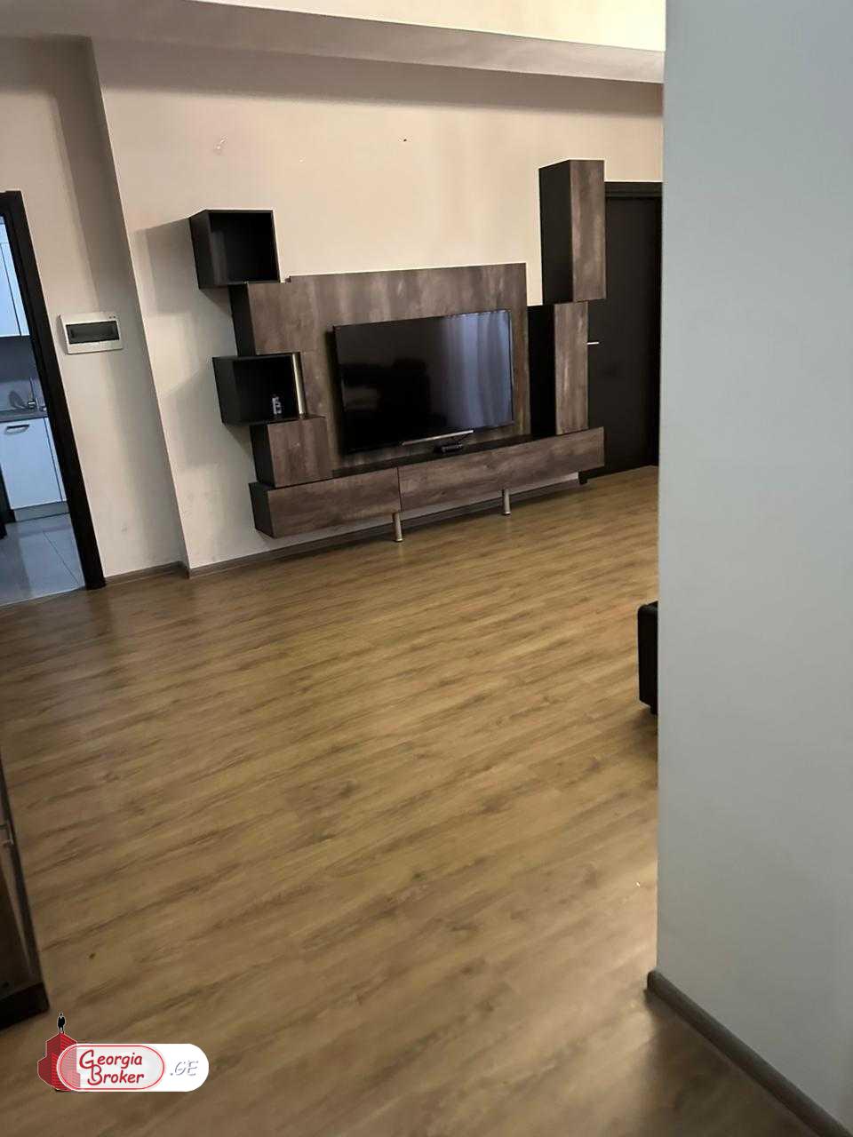 продается квартира с новым ремонтом 5-комнат