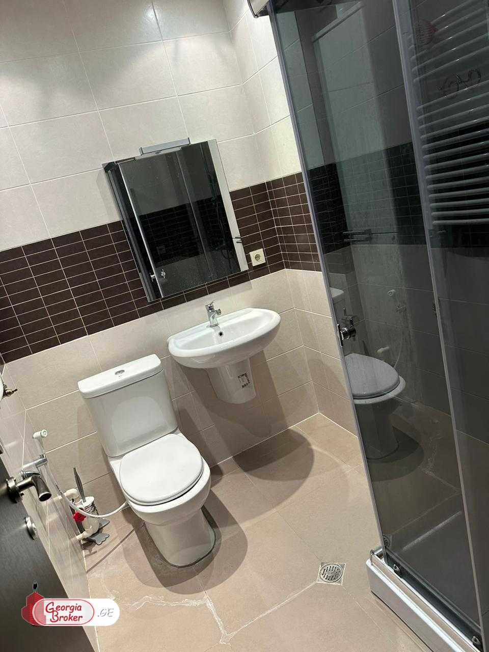 продается квартира с новым ремонтом 5-комнат