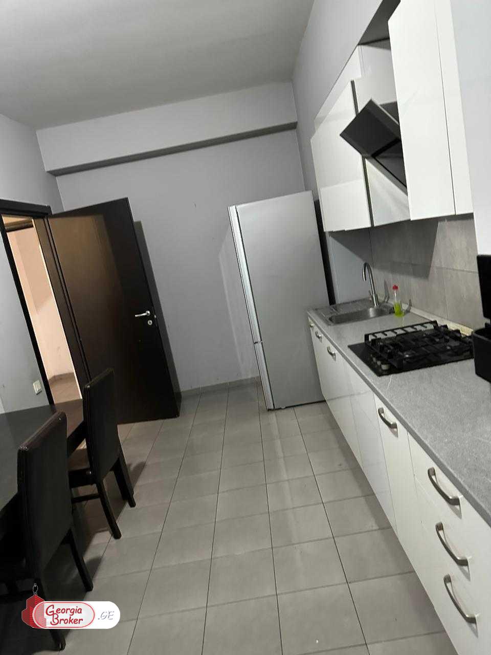 продается квартира с новым ремонтом 5-комнат