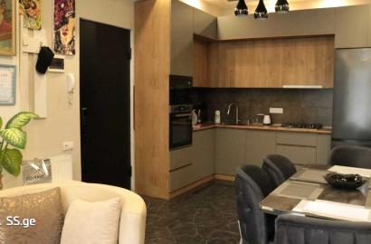 продается квартира с новым ремонтом 3-комнаты