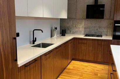 продается квартира с новым ремонтом 3-комнаты