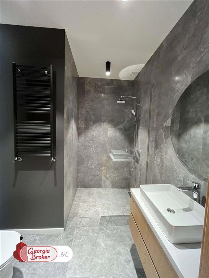 იყიდება ახალი გარემონტებული 3 ოთახიანი ბინა