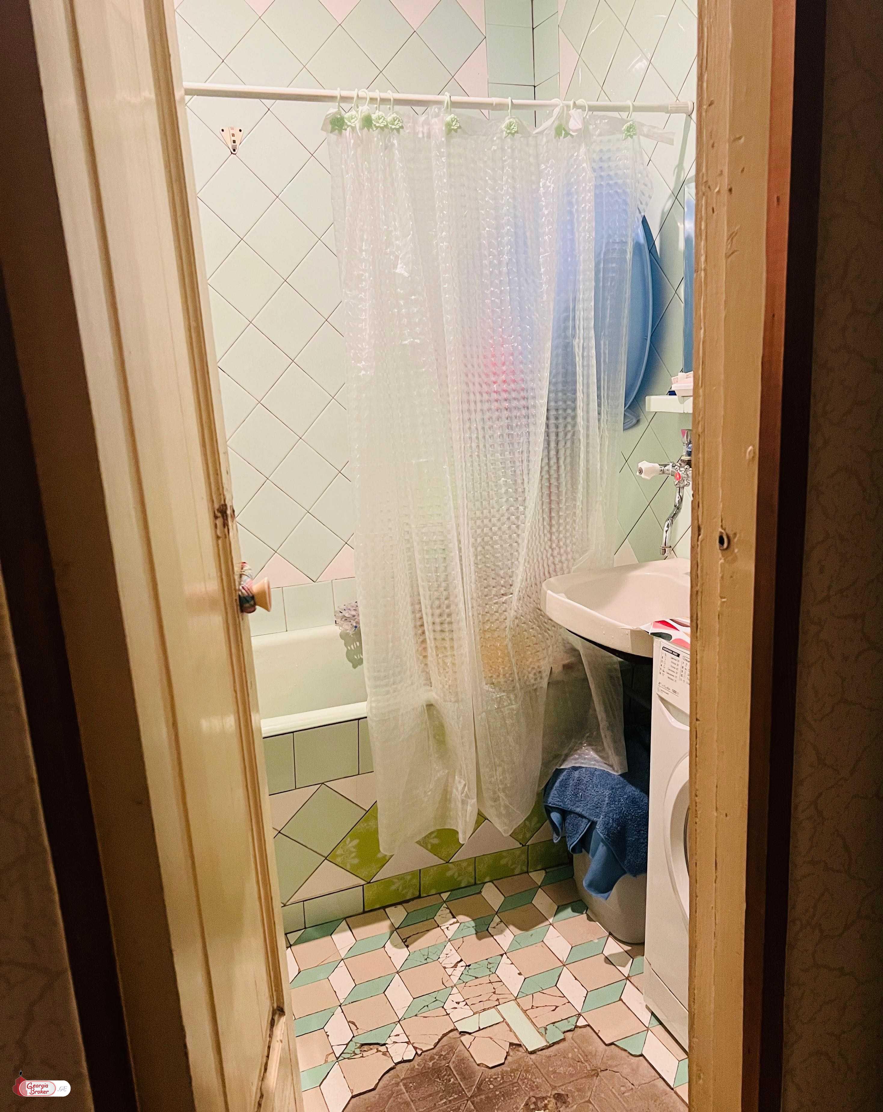 old repaired 4-room apartment for sale