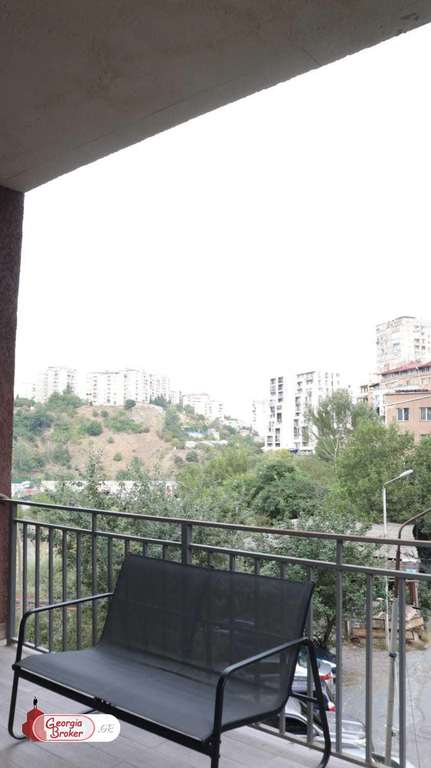 продается квартира с новым ремонтом 3-комнаты