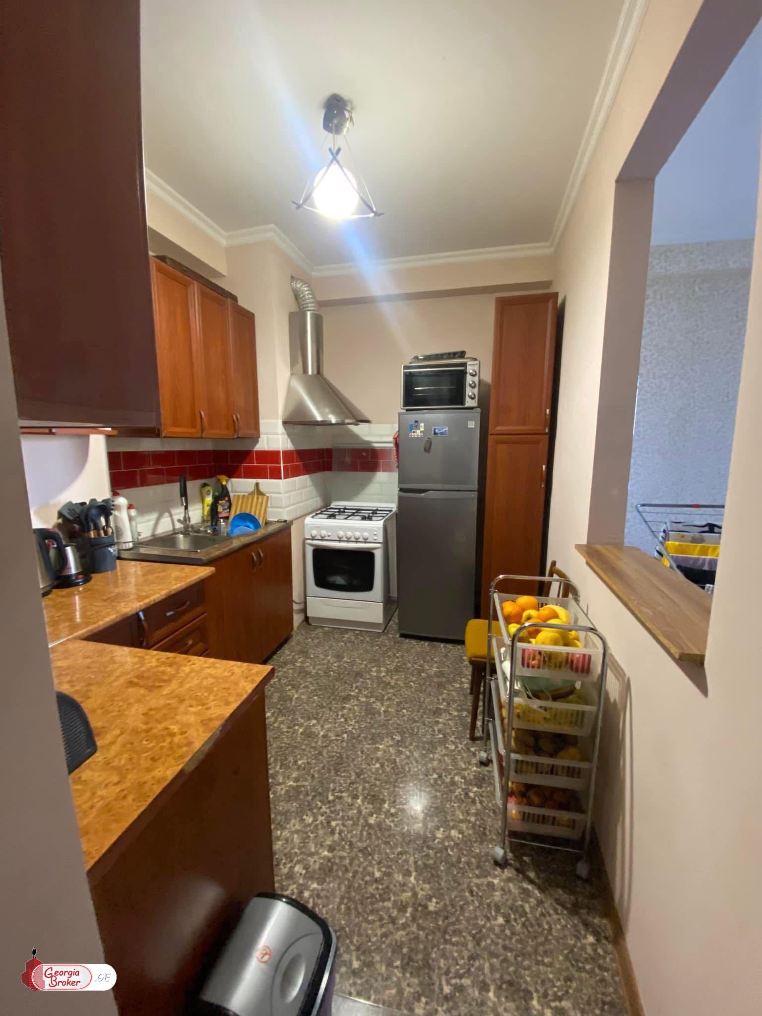 продается квартира с новым ремонтом 3-комнаты