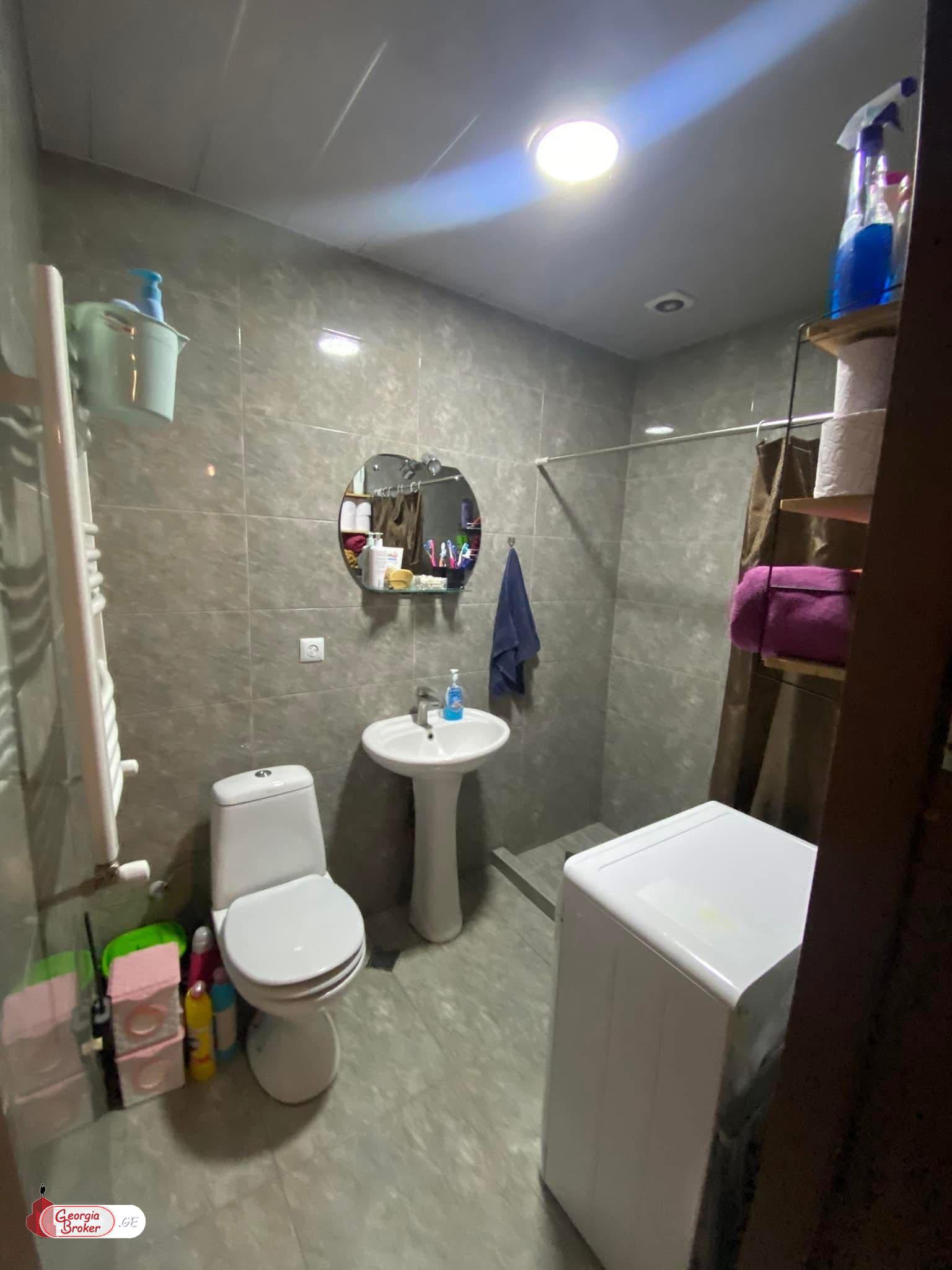 продается квартира с новым ремонтом 3-комнаты