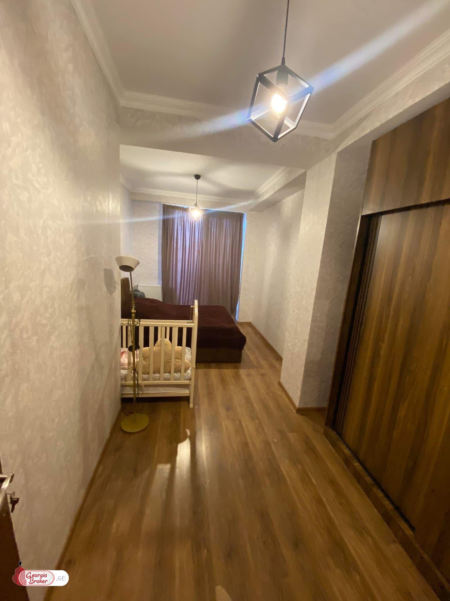 продается квартира с новым ремонтом 3-комнаты