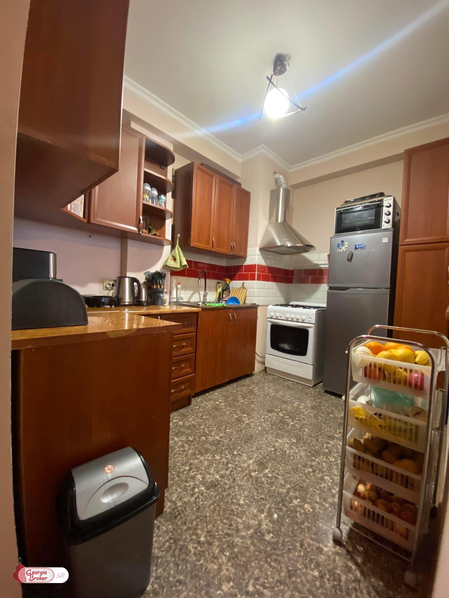 продается квартира с новым ремонтом 3-комнаты