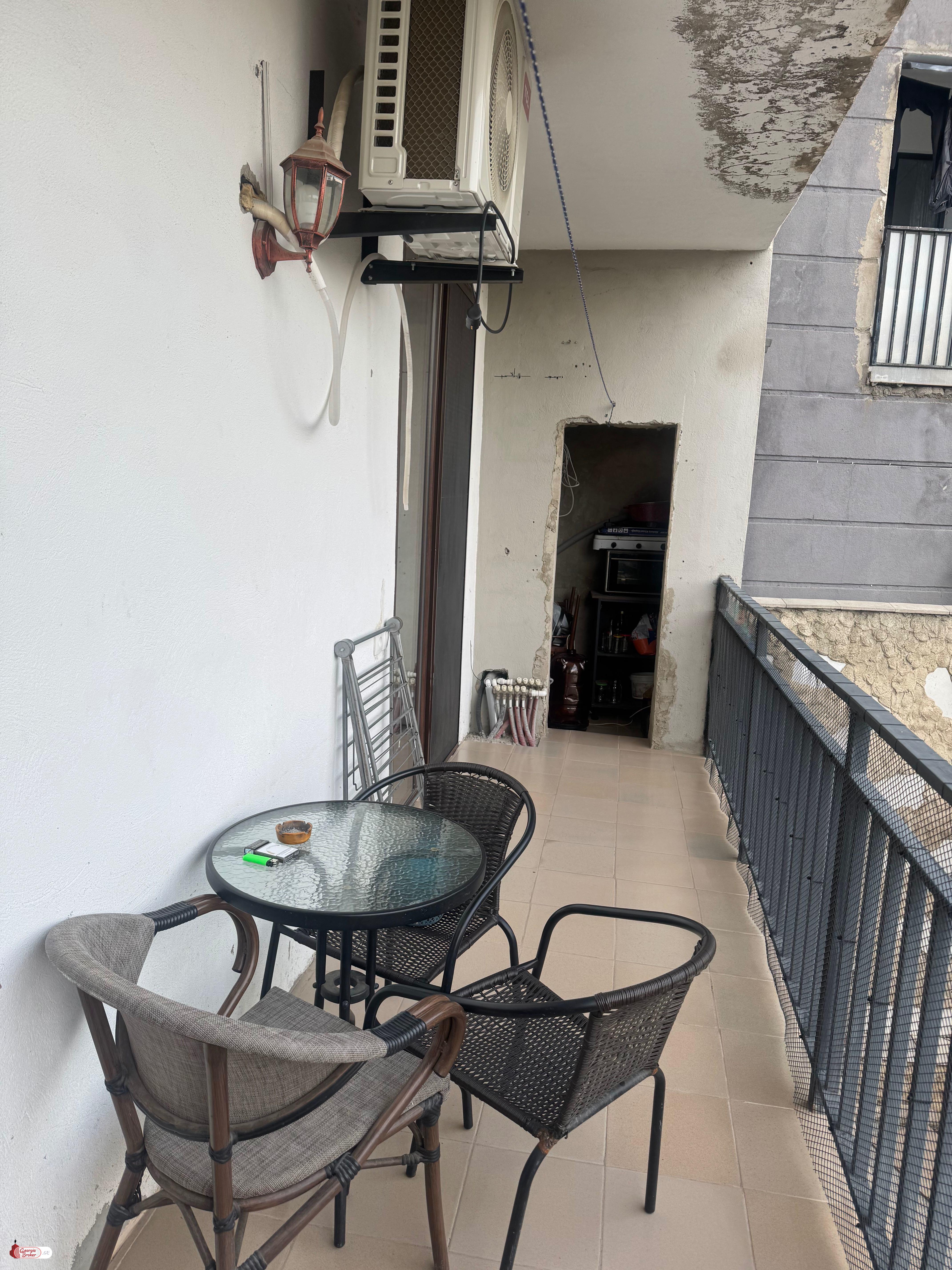 продается квартира с новым ремонтом 3-комнаты