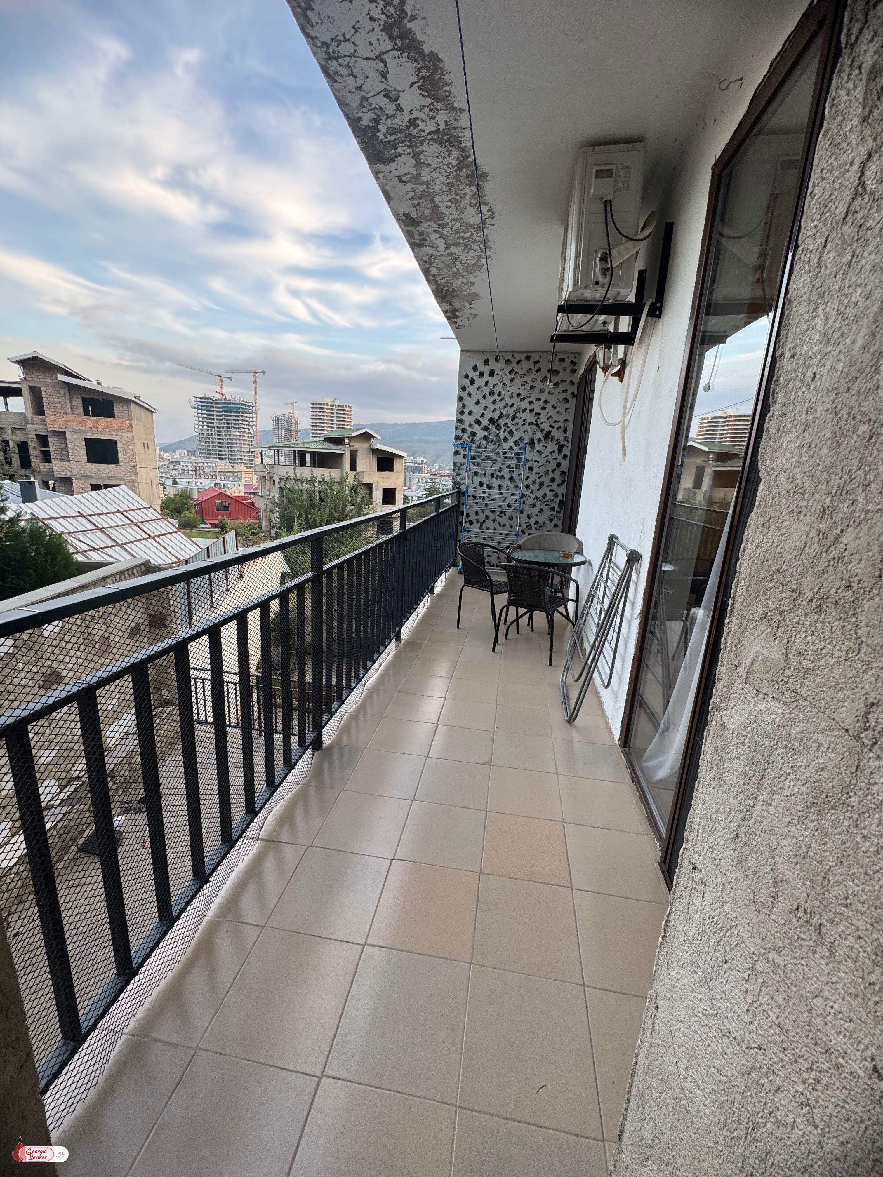 продается квартира с новым ремонтом 3-комнаты