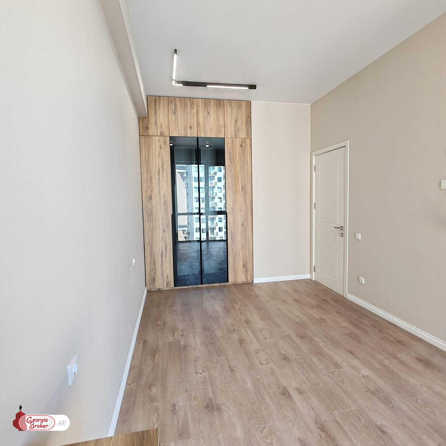 nearly repaired 2-room apartment for sale