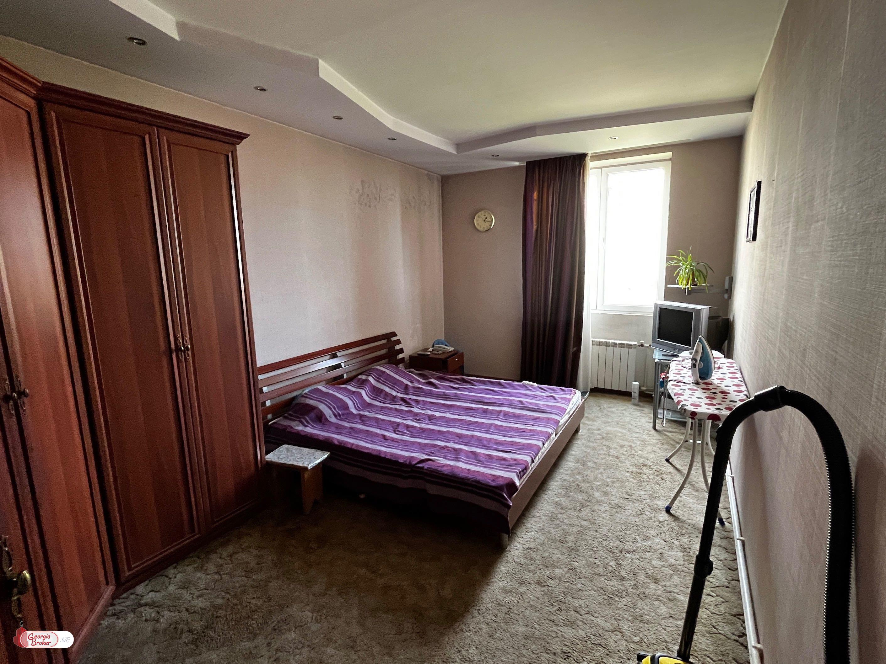 იყიდება ახალი გარემონტებული 5 ოთახიანი ბინა