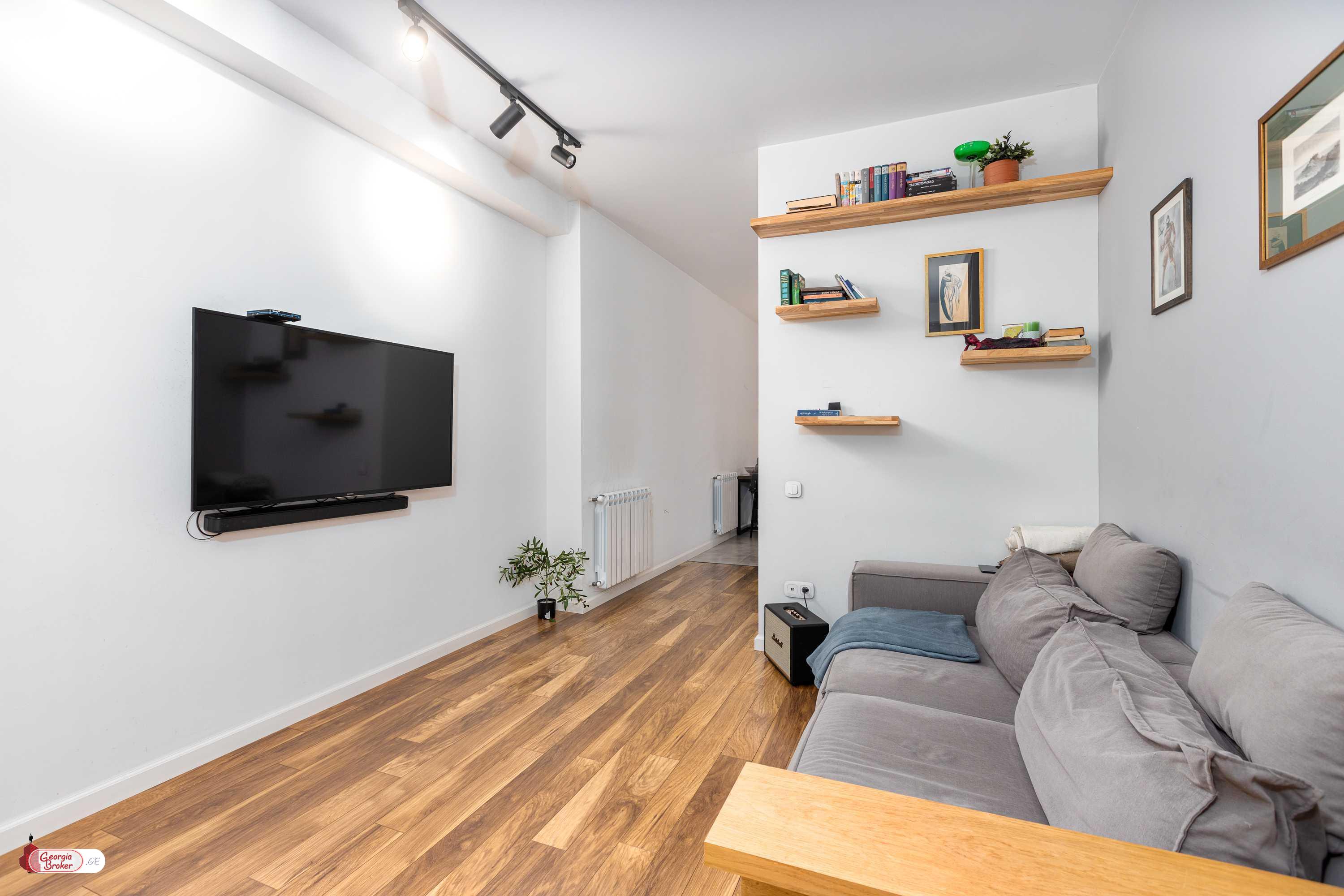 продается квартира с новым ремонтом 3-комнаты