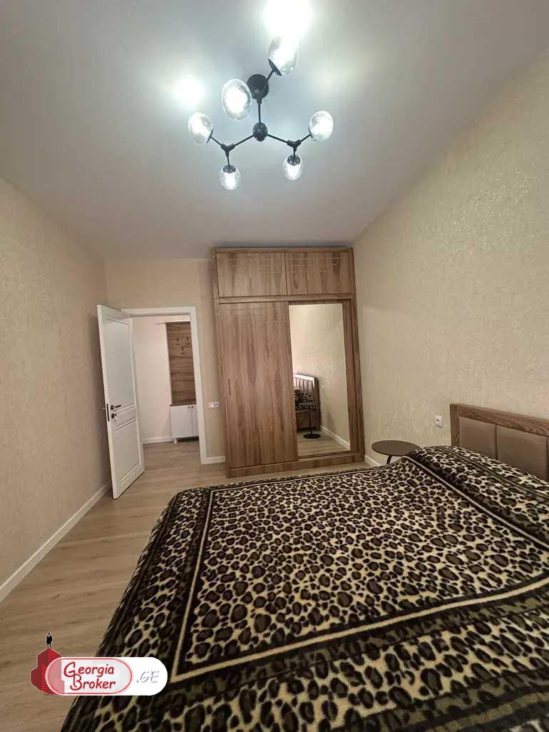 продается квартира с новым ремонтом 3-комнаты