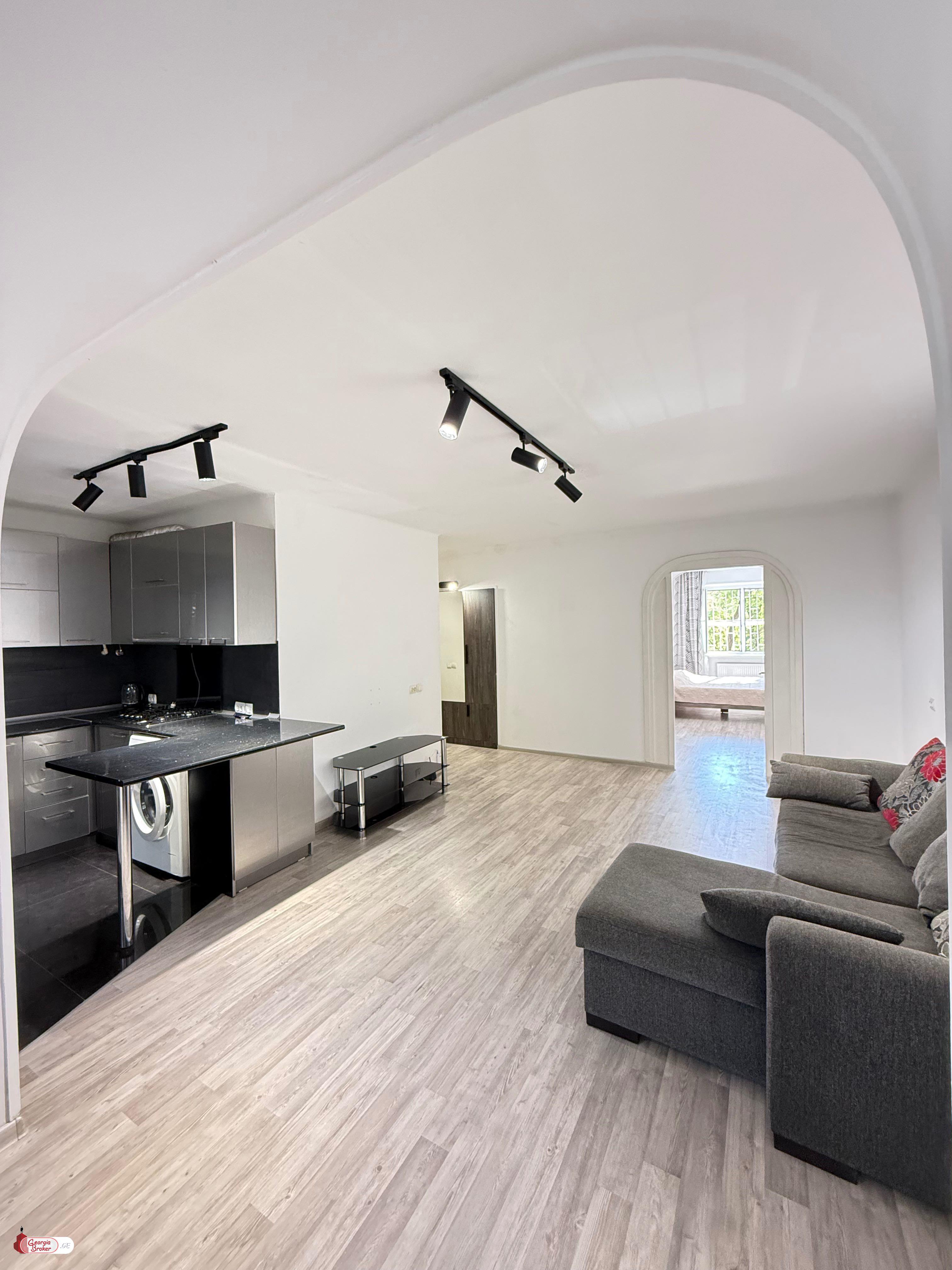 nearly repaired 2-room apartment for sale