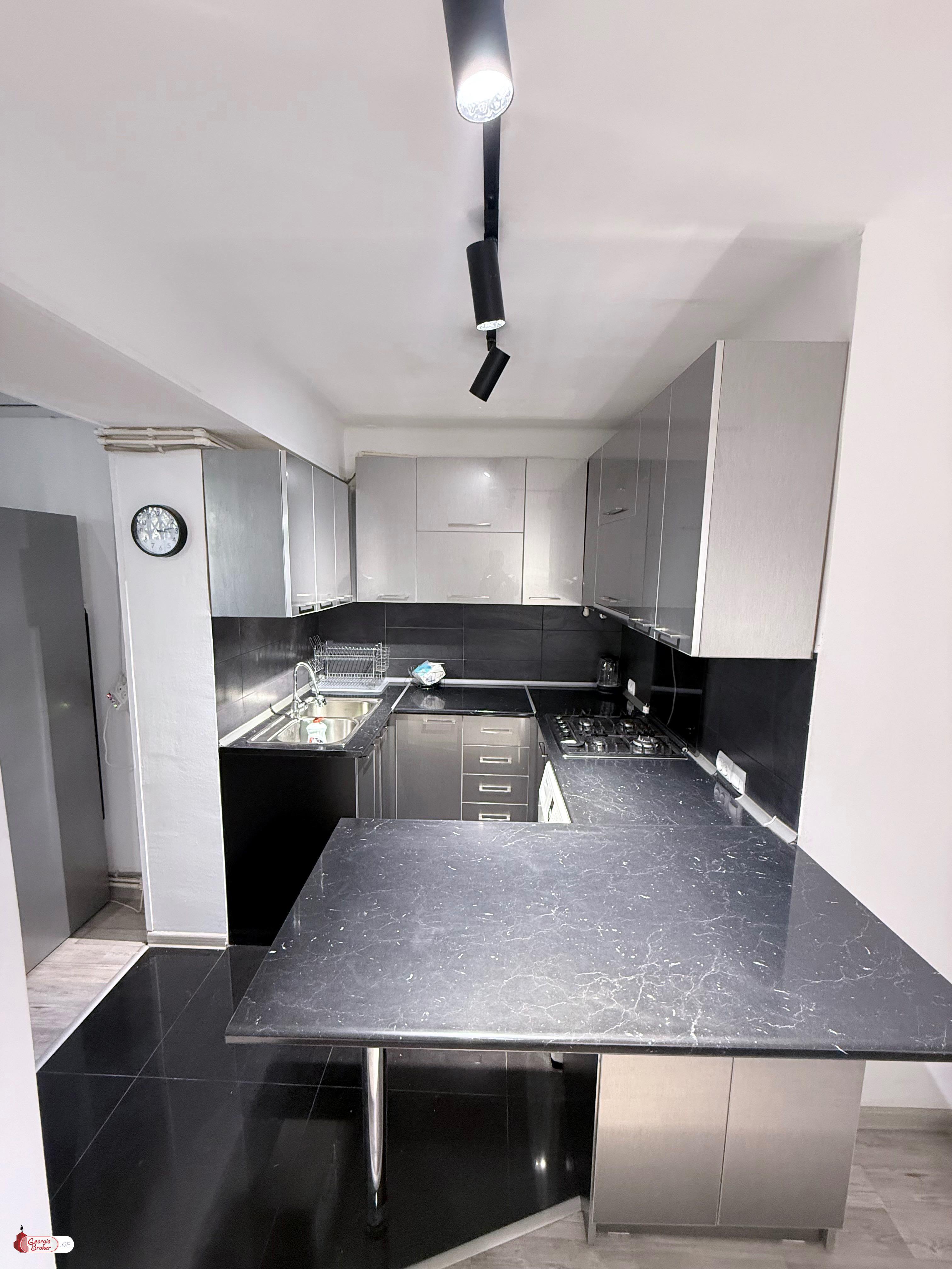 nearly repaired 2-room apartment for sale