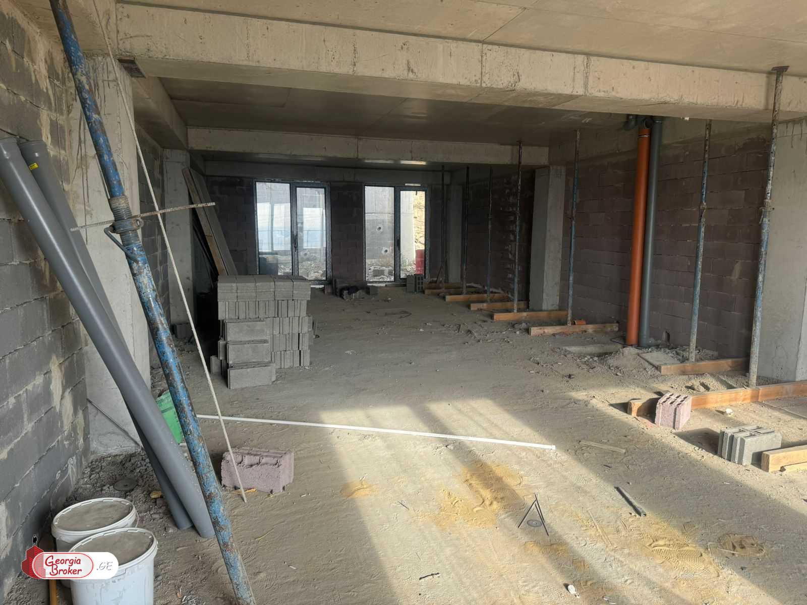 იყიდება ახალი აშენებული 3 ოთახიანი ბინა