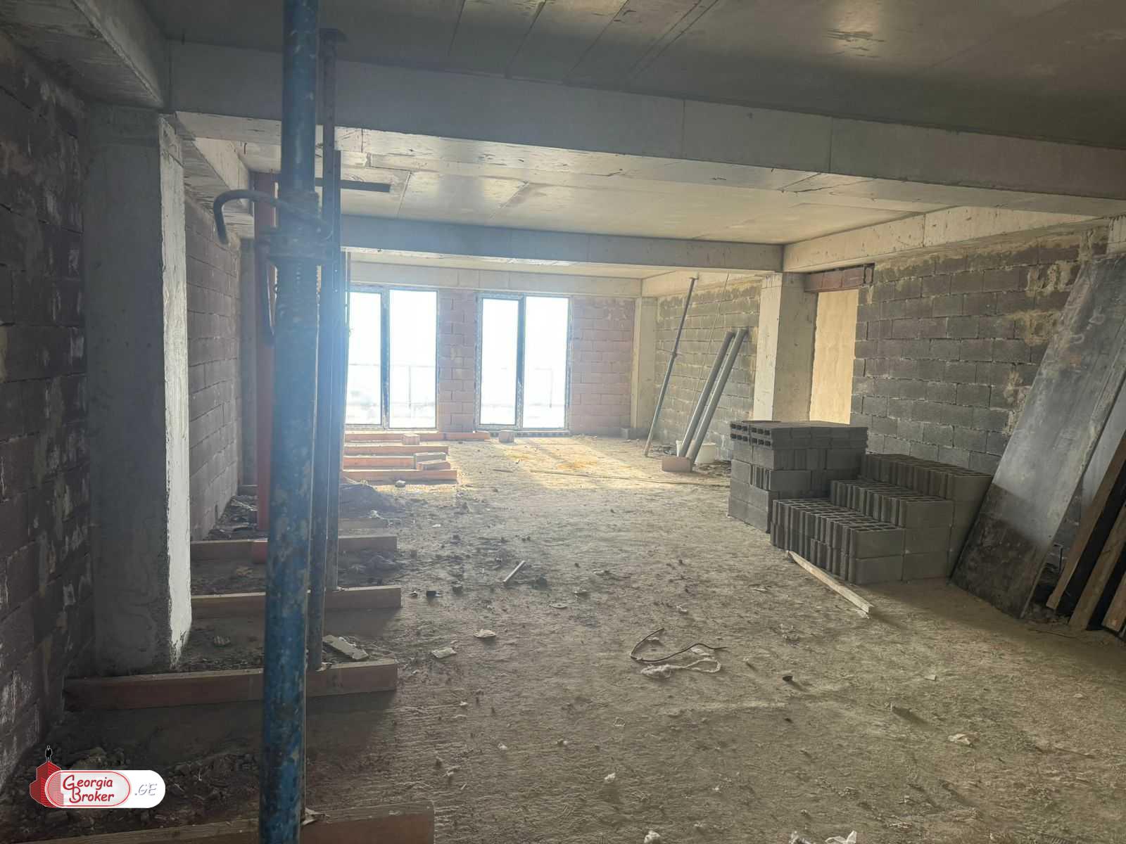 იყიდება ახალი აშენებული 3 ოთახიანი ბინა