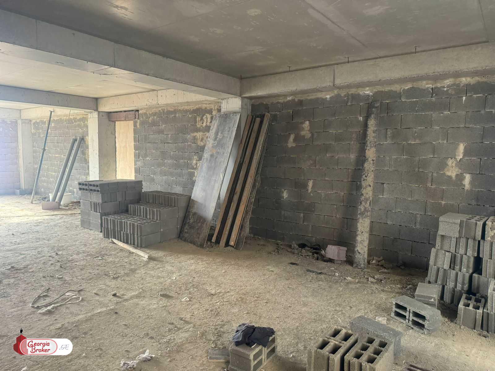 იყიდება ახალი აშენებული 3 ოთახიანი ბინა