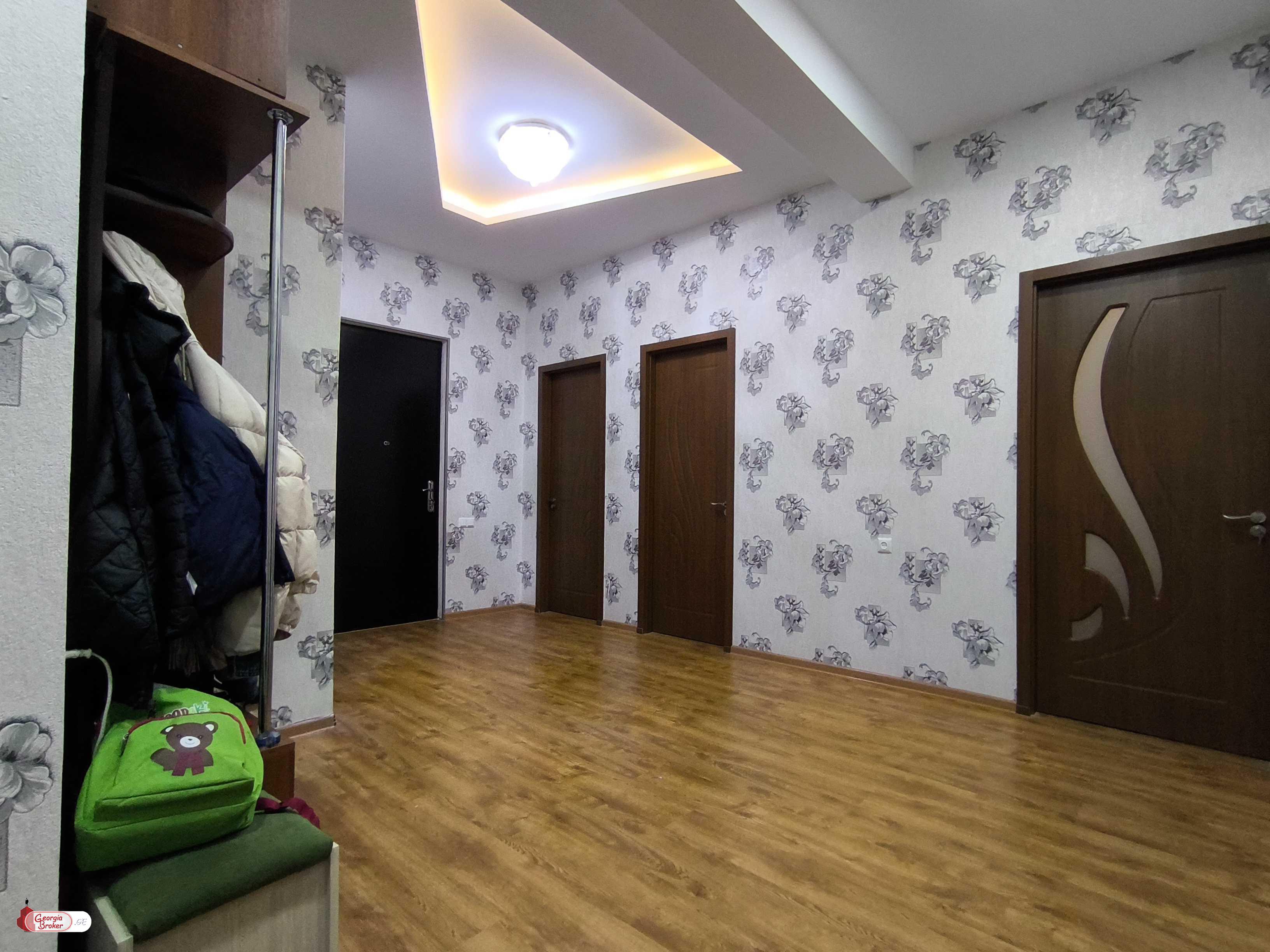 продается квартира с новым ремонтом 3-комнаты