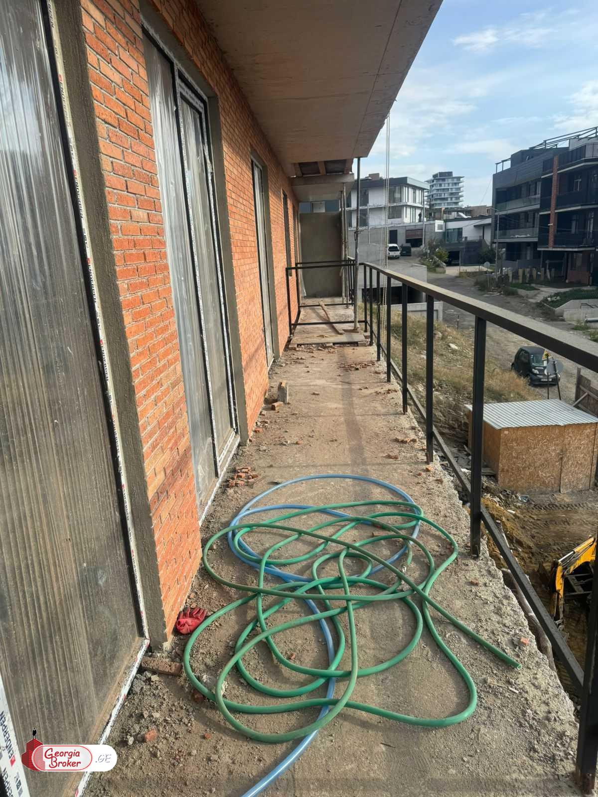 იყიდება ახალი აშენებული 4 ოთახიანი ბინა