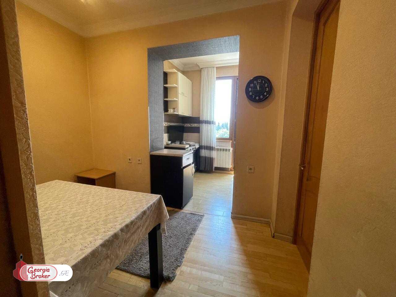 продается квартира с новым ремонтом 3-комнаты