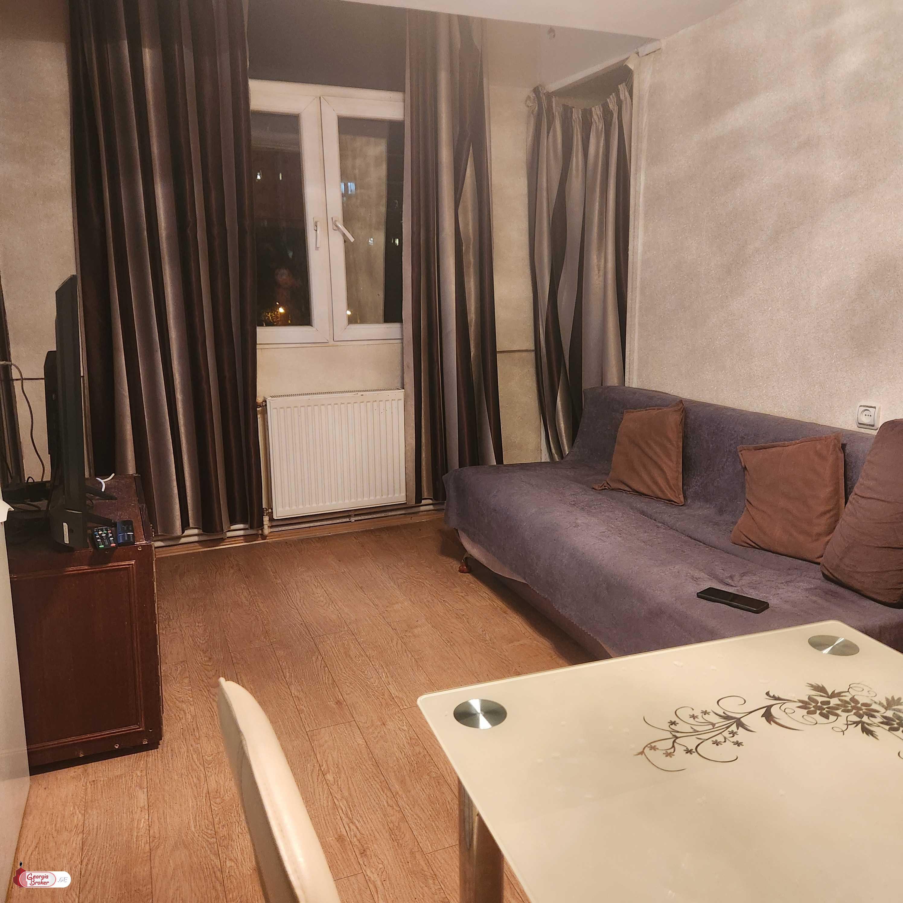 продается квартира со старым ремонтом 4-комнаты