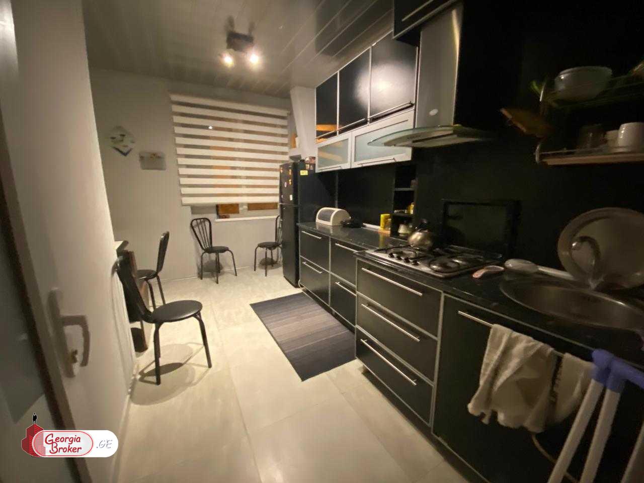 продается квартира с новым ремонтом 4-комнаты