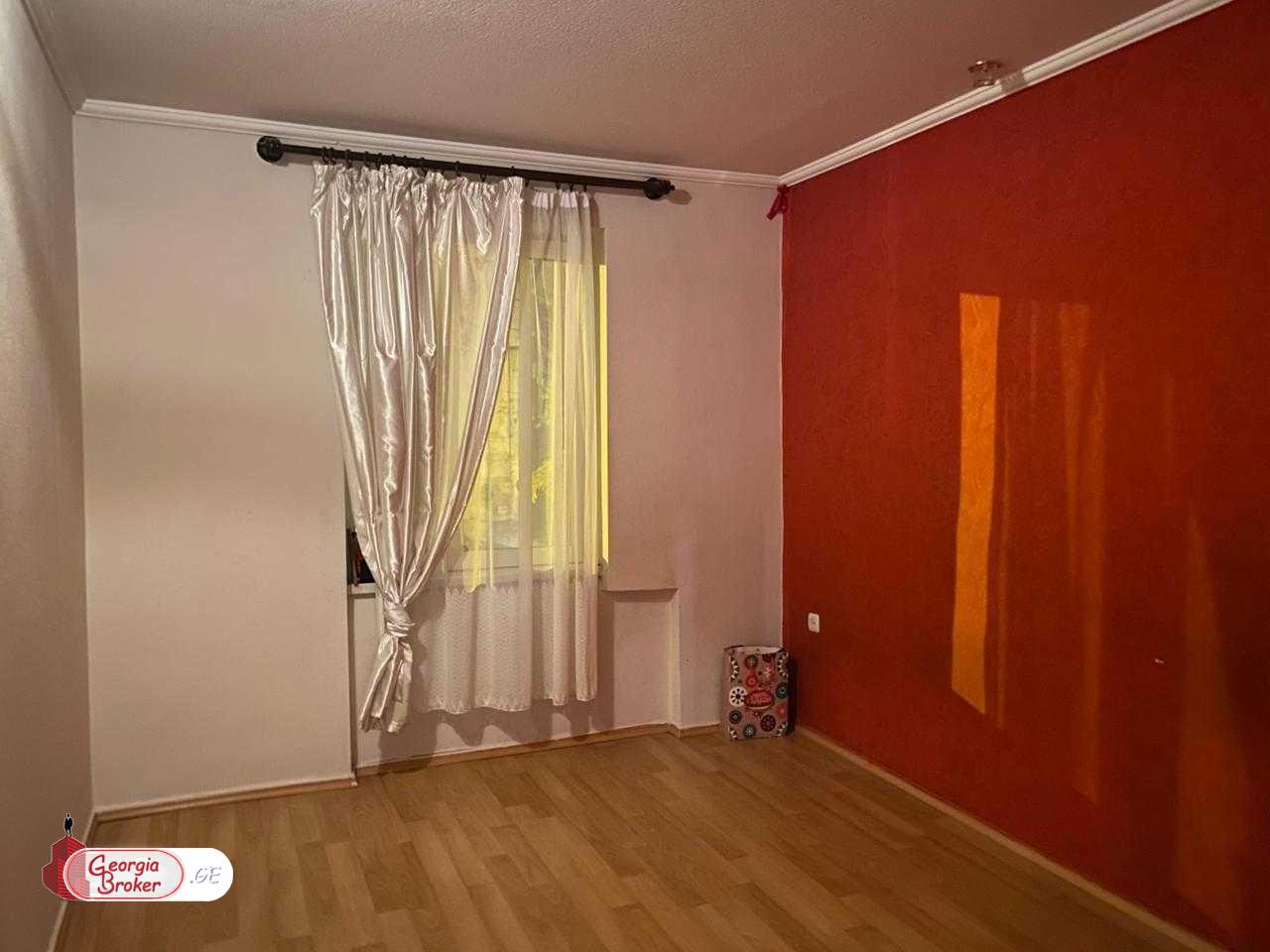 продается квартира с новым ремонтом 4-комнаты