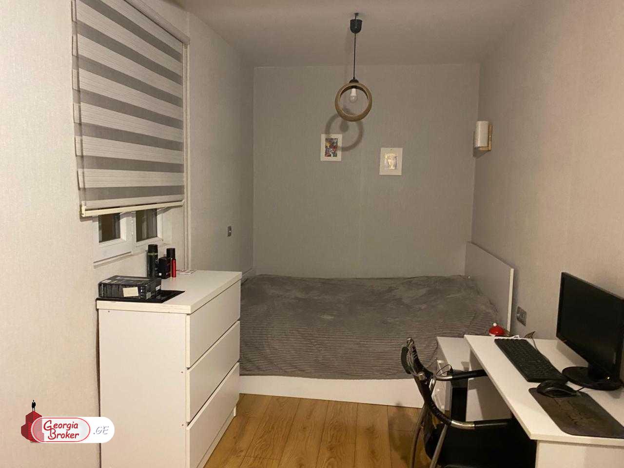 продается квартира с новым ремонтом 4-комнаты