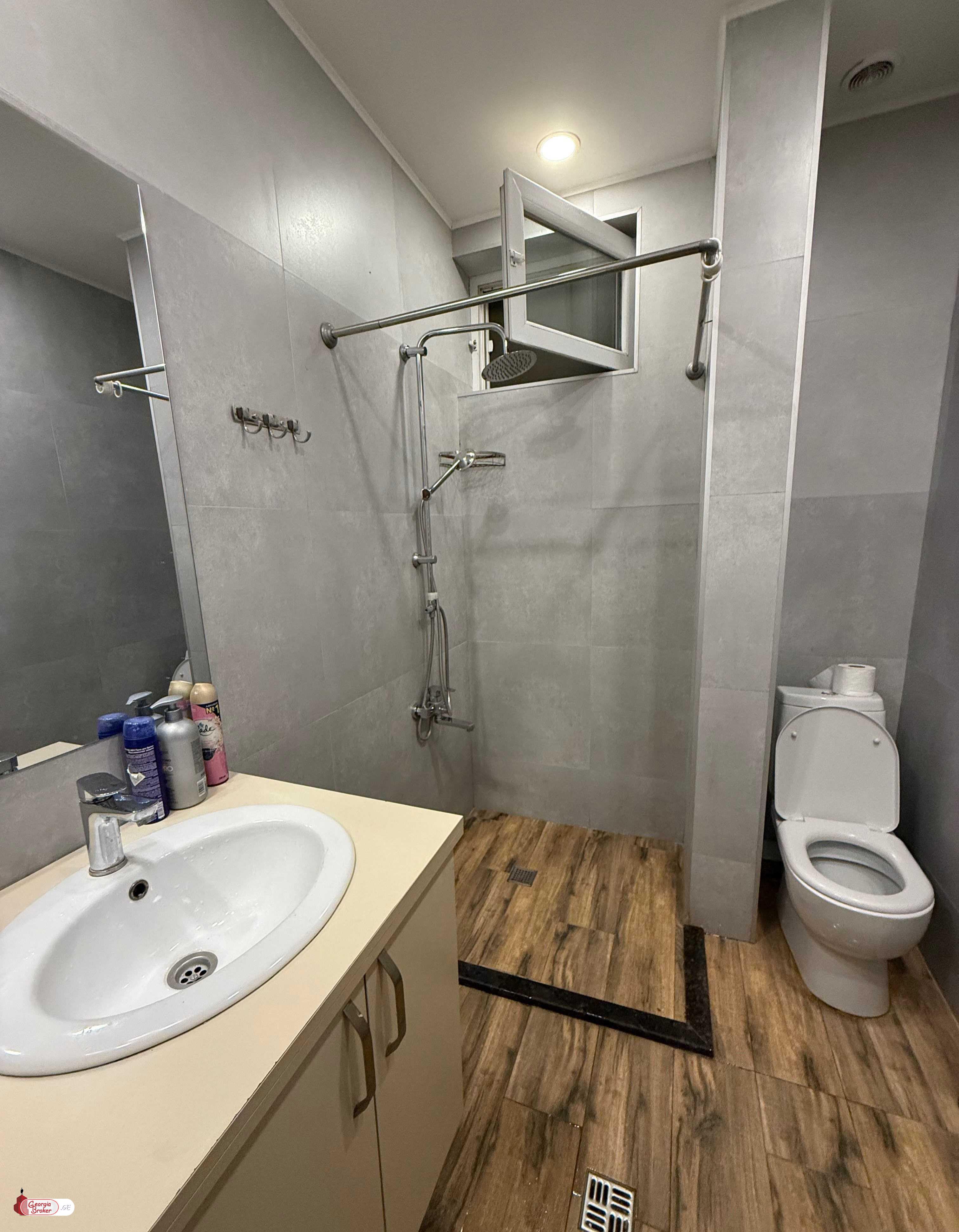 продается квартира с новым ремонтом 3-комнаты