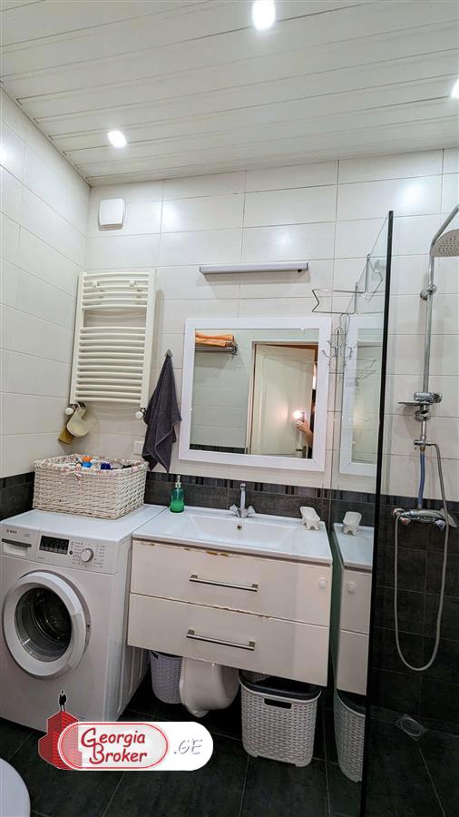 იყიდება ახალი გარემონტებული 6 ოთახიანი ბინა