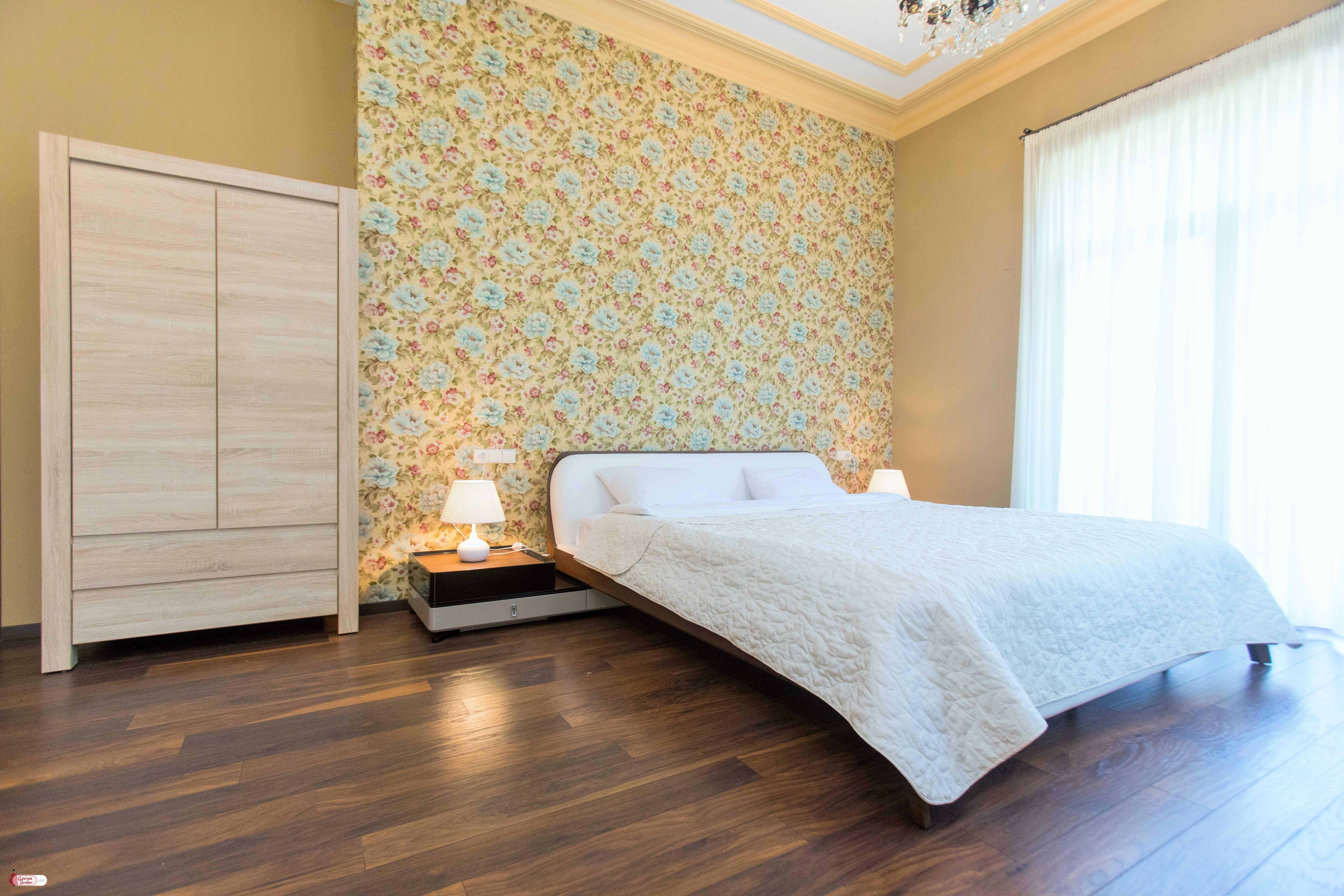 ქირავდება ახალი გარემონტებული 16 ოთახიანი სახლი