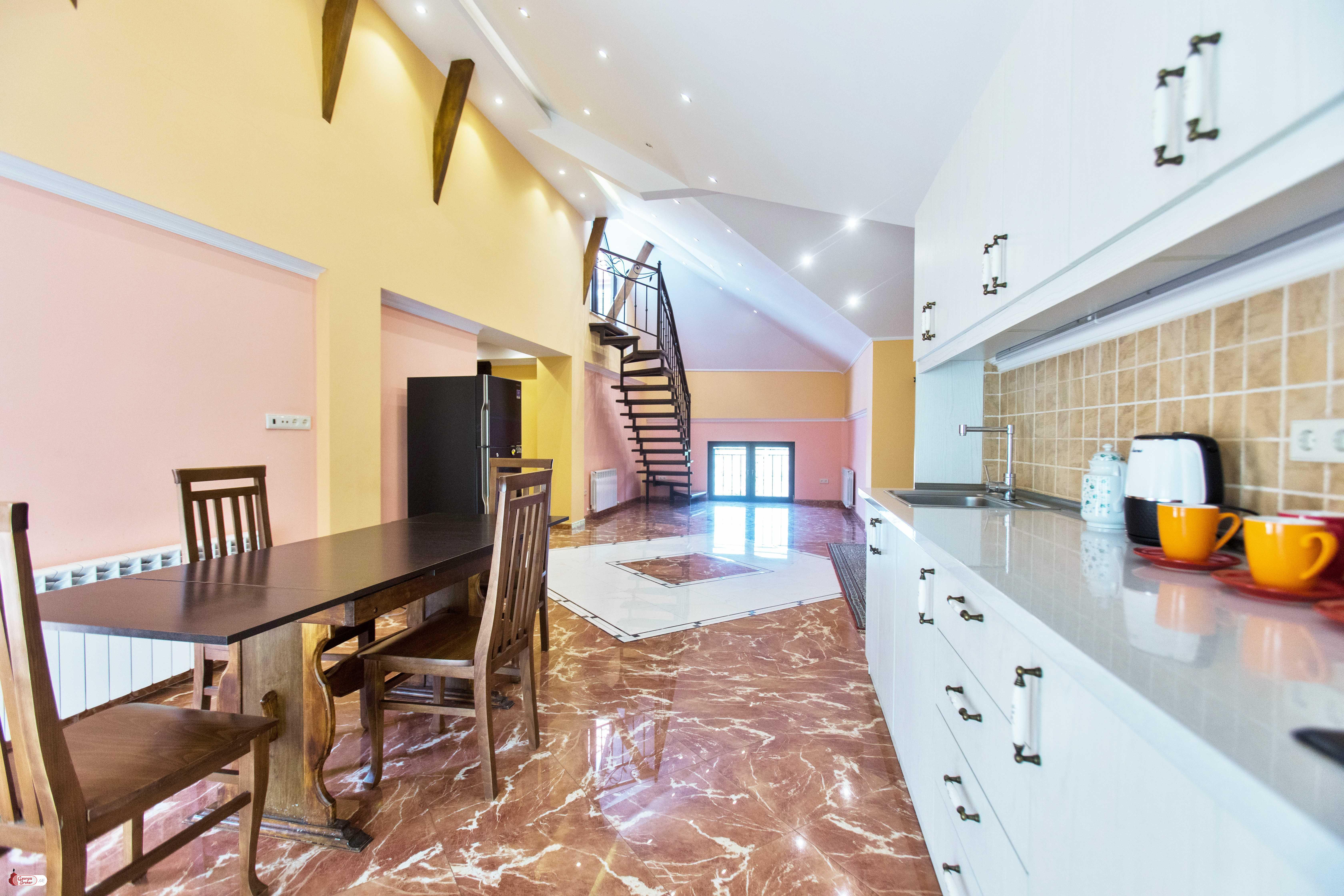 ქირავდება ახალი გარემონტებული 16 ოთახიანი სახლი