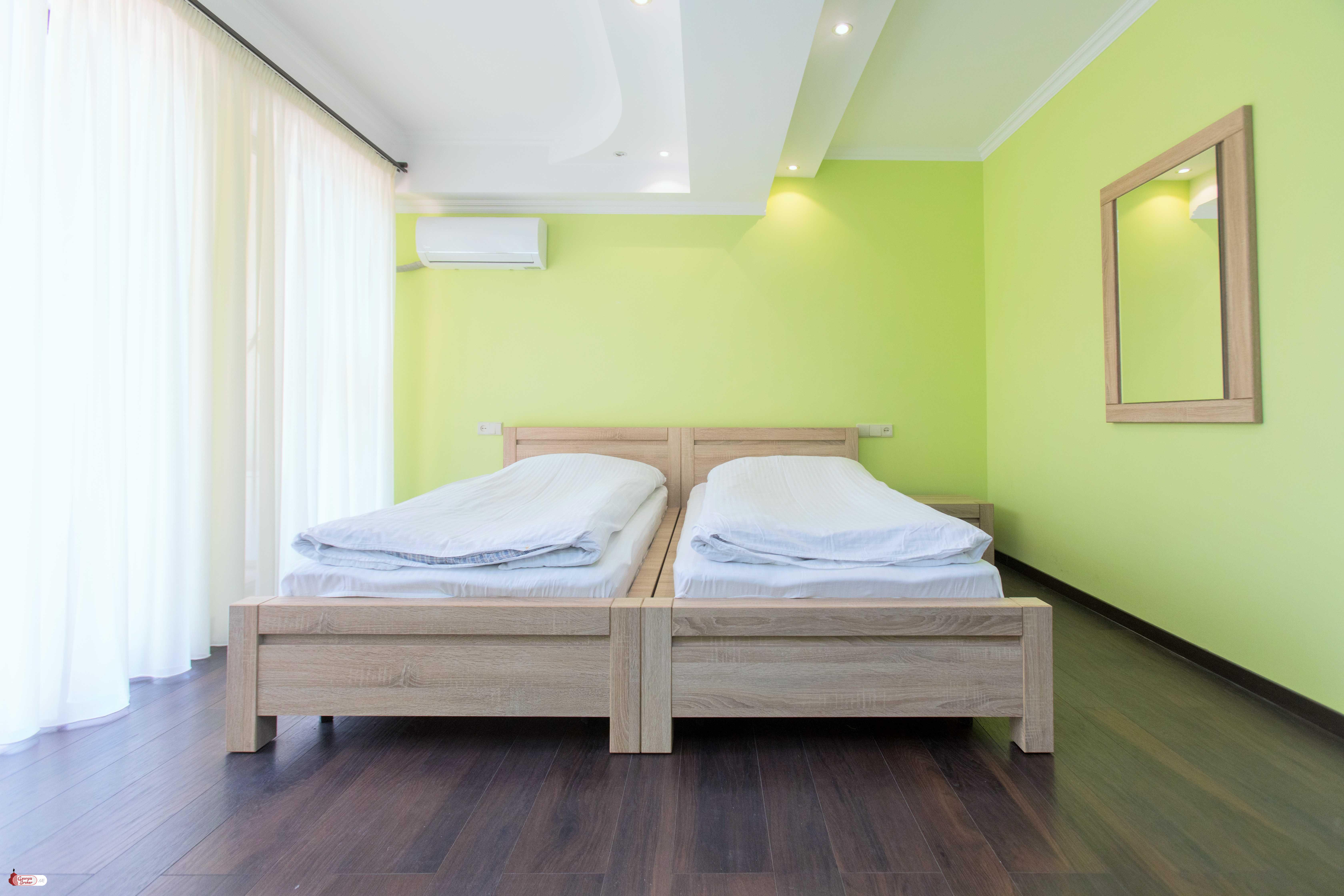 ქირავდება ახალი გარემონტებული 16 ოთახიანი სახლი