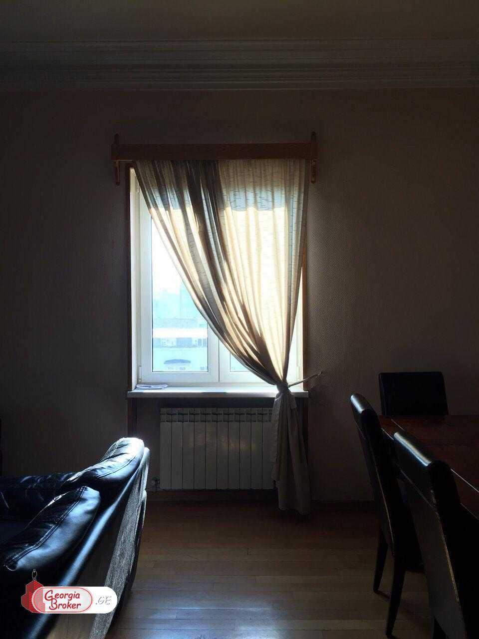 იყიდება ახალი გარემონტებული 7 ოთახიანი ბინა