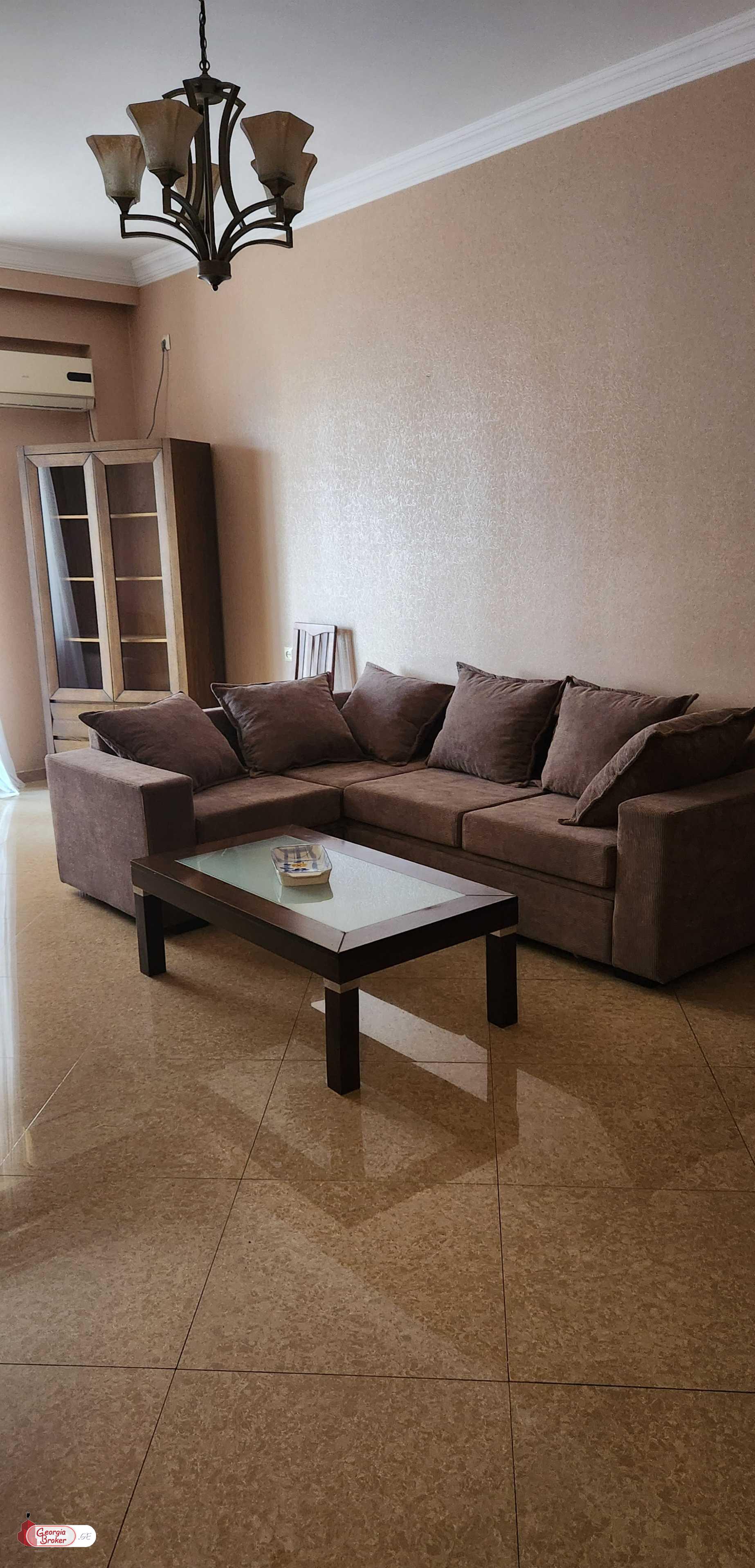 продается квартира с новым ремонтом 4-комнаты