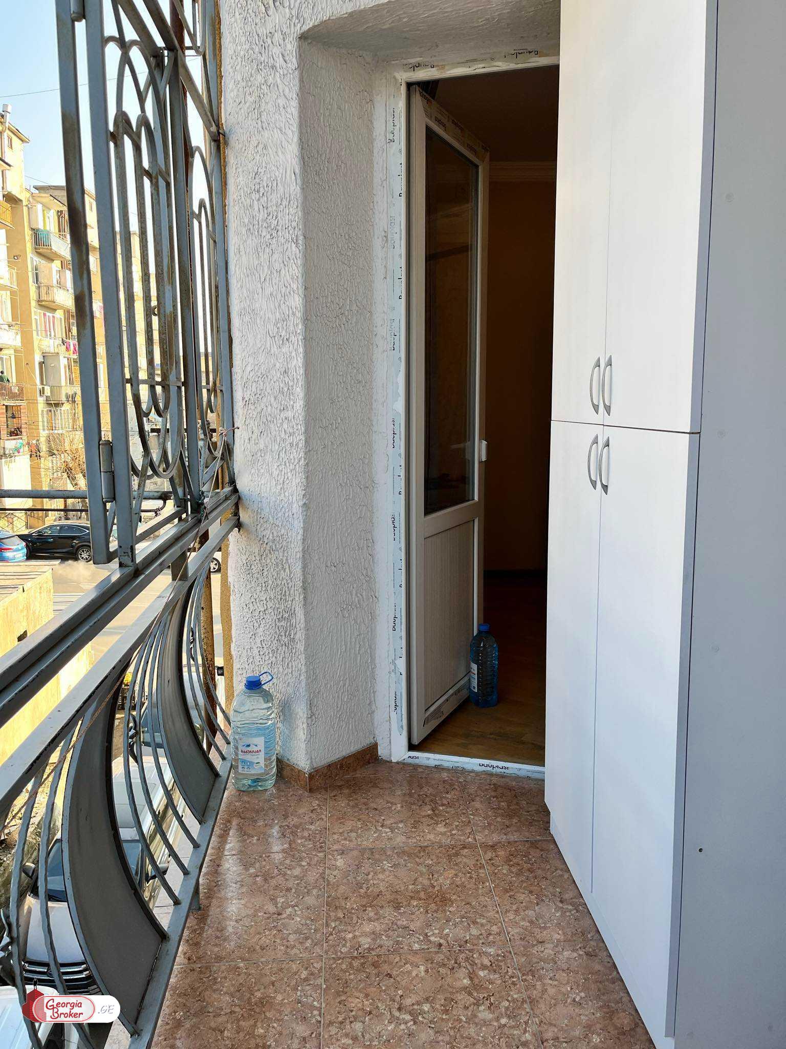 იყიდება ახალი გარემონტებული 3 ოთახიანი ბინა