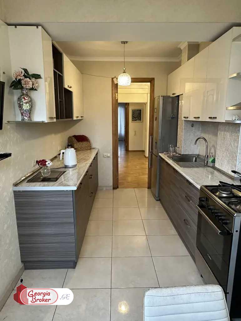 იყიდება ახალი გარემონტებული 4 ოთახიანი ბინა