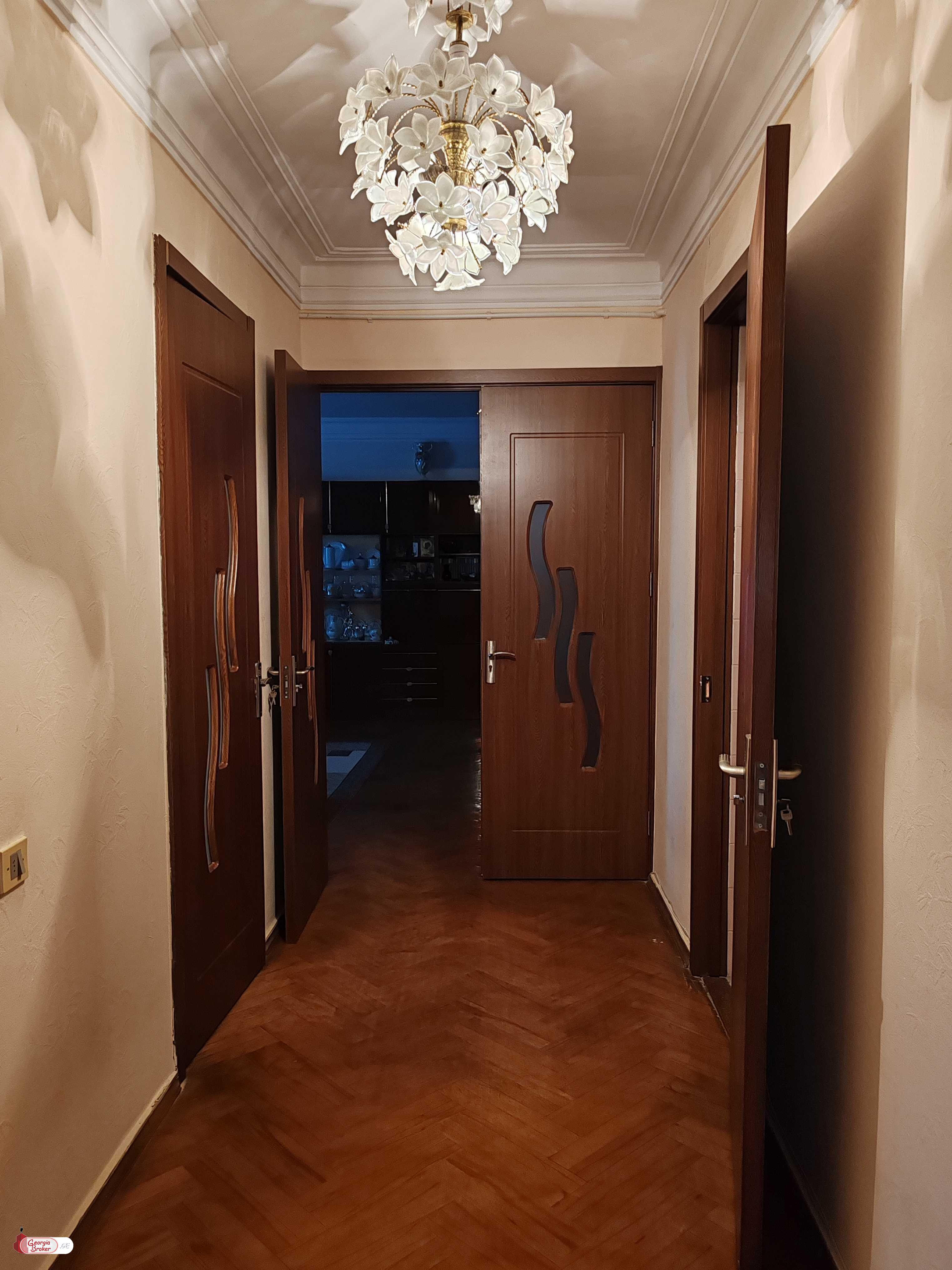 იყიდება ახალი გარემონტებული 3 ოთახიანი ბინა