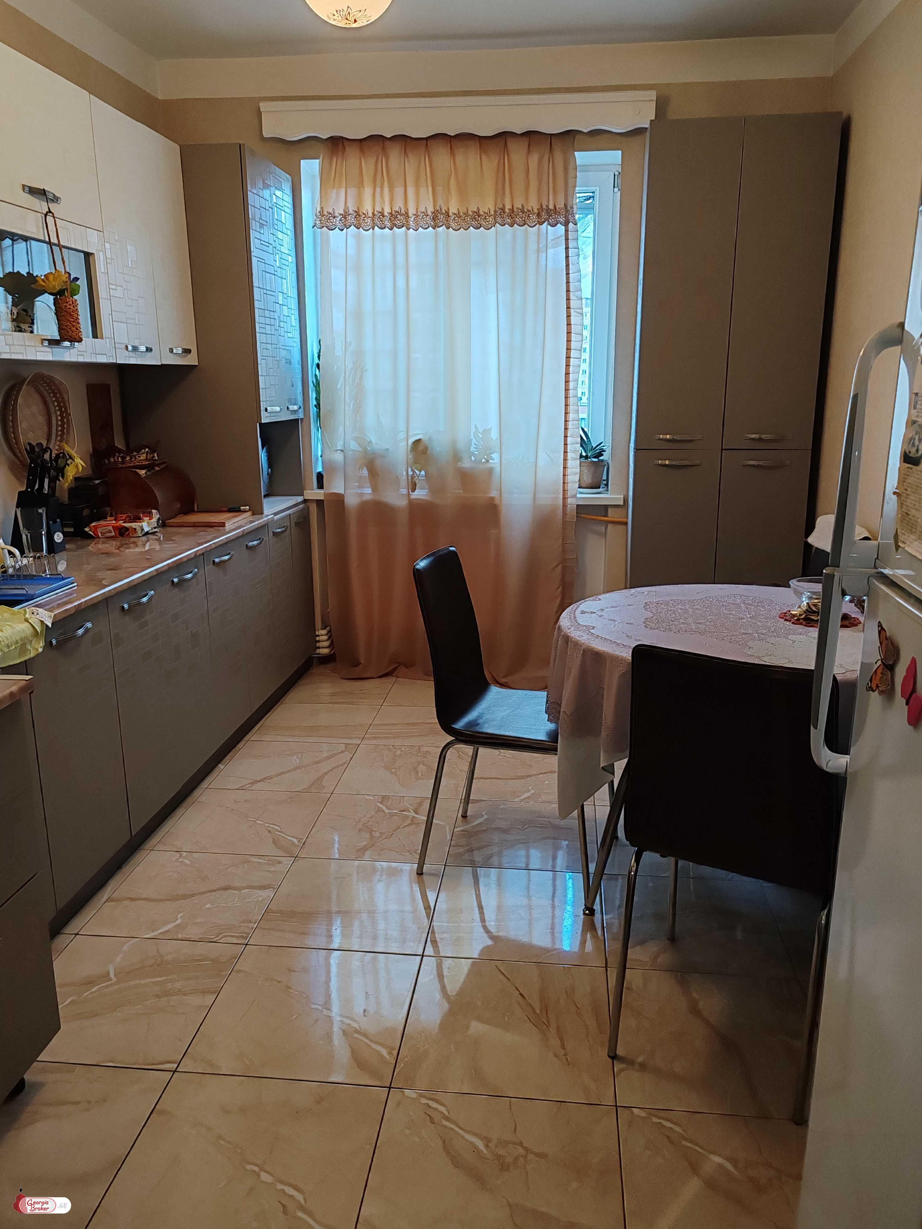 იყიდება ახალი გარემონტებული 3 ოთახიანი ბინა