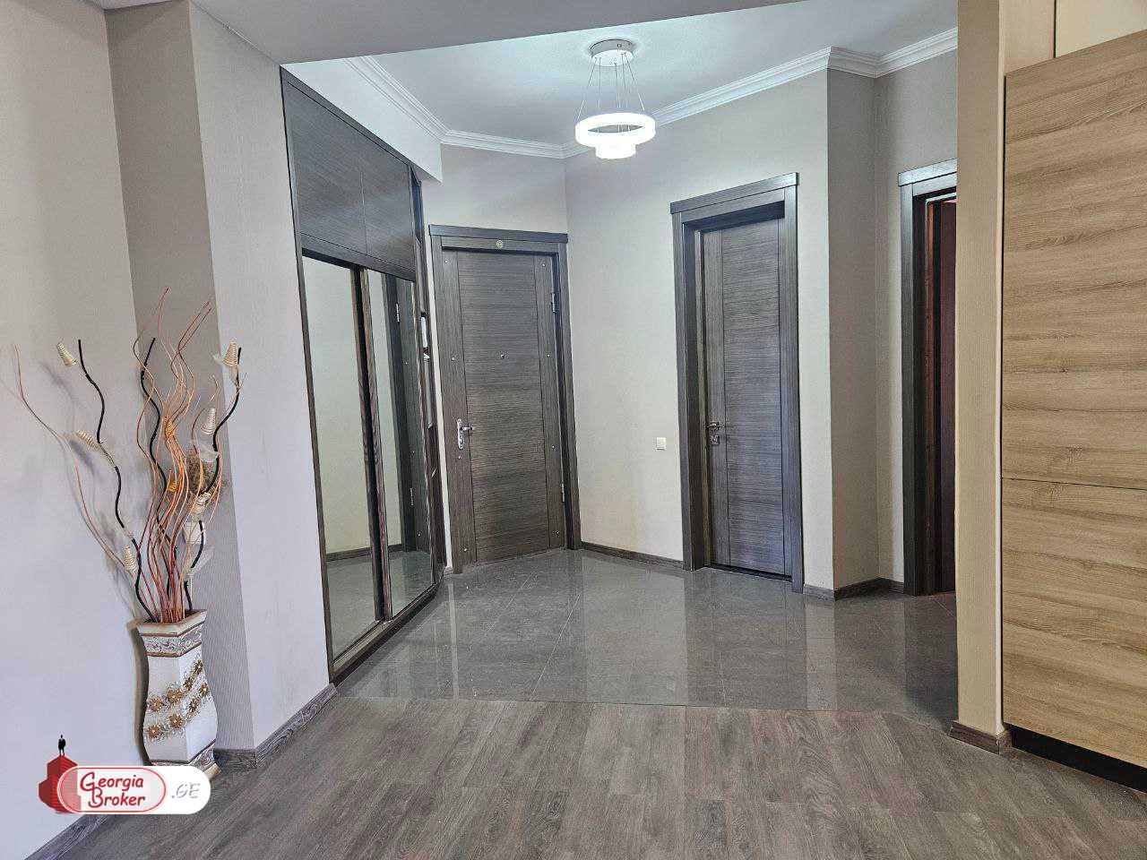 იყიდება ახალი გარემონტებული 3 ოთახიანი ბინა