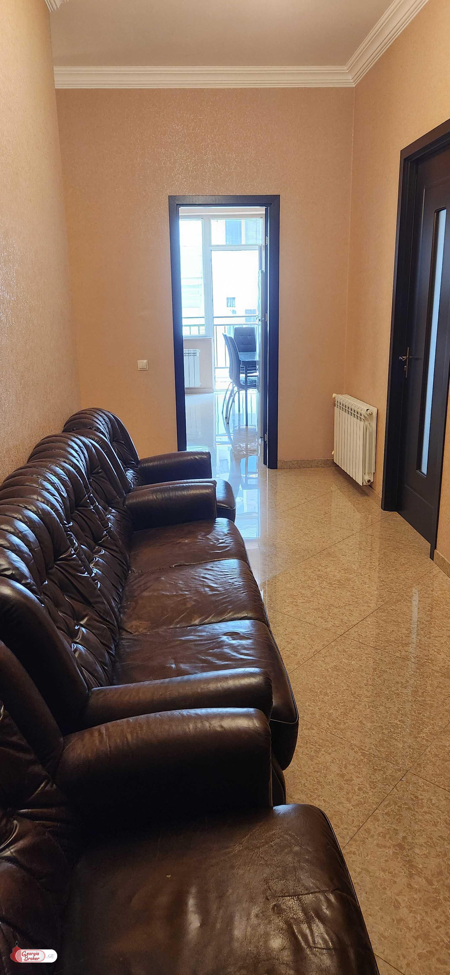 продается квартира с новым ремонтом 4-комнаты