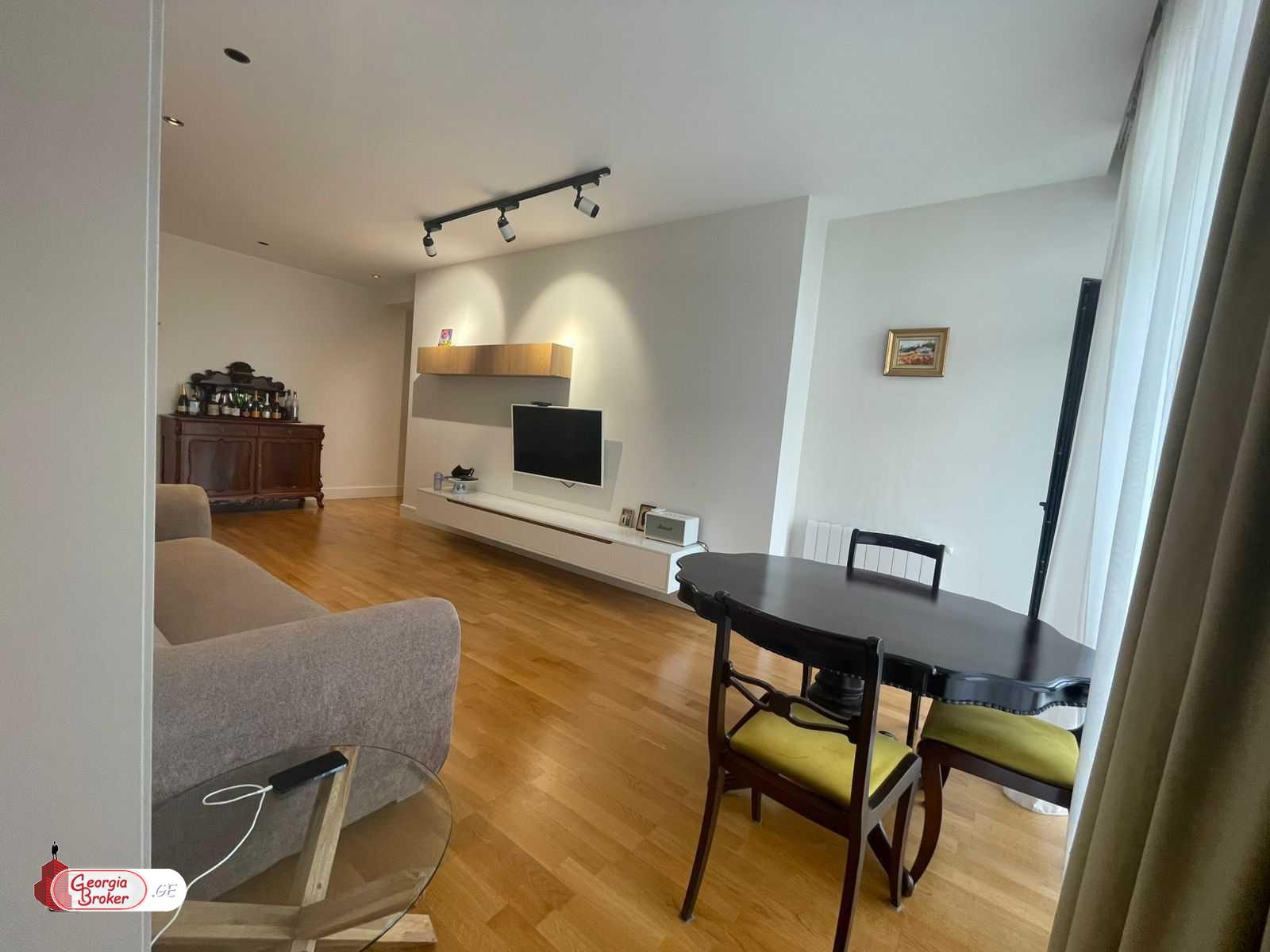 nearly repaired 3-room apartment for sale