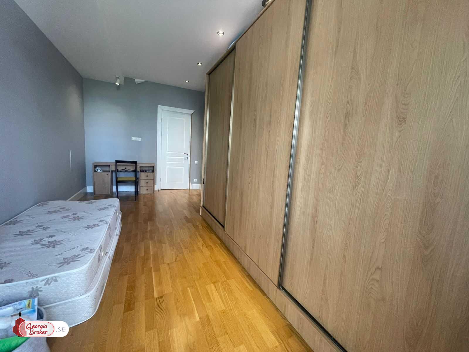 nearly repaired 3-room apartment for sale